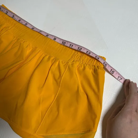 ✨ 🍋RARE Color Lululemon Hotty Hot Low-Rise Lined Short 2.5&quot; Clementine size 10