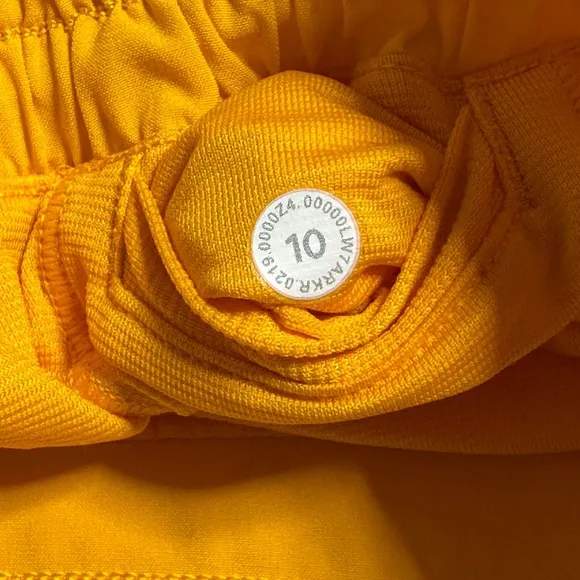 ✨ 🍋RARE Color Lululemon Hotty Hot Low-Rise Lined Short 2.5&quot; Clementine size 10