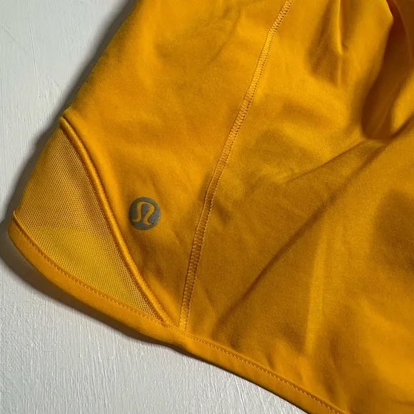 ✨ 🍋RARE Color Lululemon Hotty Hot Low-Rise Lined Short 2.5&quot; Clementine size 10