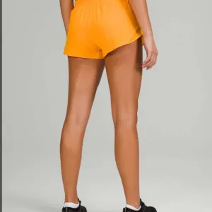 ✨ 🍋RARE Color Lululemon Hotty Hot Low-Rise Lined Short 2.5&quot; Clementine size 10