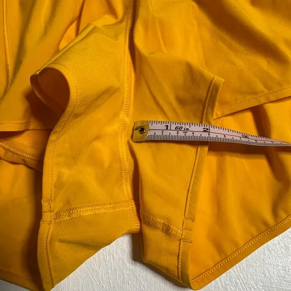 ✨ 🍋RARE Color Lululemon Hotty Hot Low-Rise Lined Short 2.5&quot; Clementine size 10