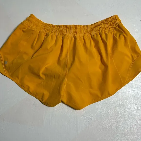✨ 🍋RARE Color Lululemon Hotty Hot Low-Rise Lined Short 2.5&quot; Clementine size 10