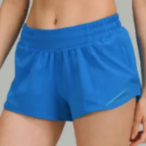 (6364) Lululemon Hotty Hot Low-Rise Short 2.5&quot; in Sz 12 (POOLSIDE) HOT