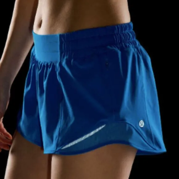 (6364) Lululemon Hotty Hot Low-Rise Short 2.5&quot; in Sz 12 (POOLSIDE) HOT