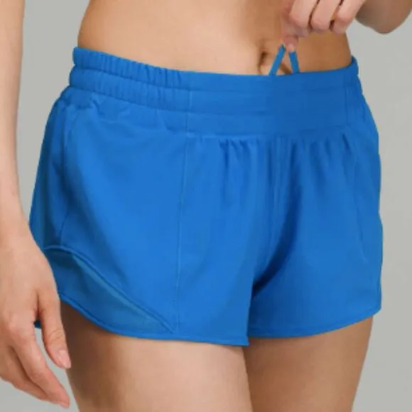 (6364) Lululemon Hotty Hot Low-Rise Short 2.5&quot; in Sz 12 (POOLSIDE) HOT