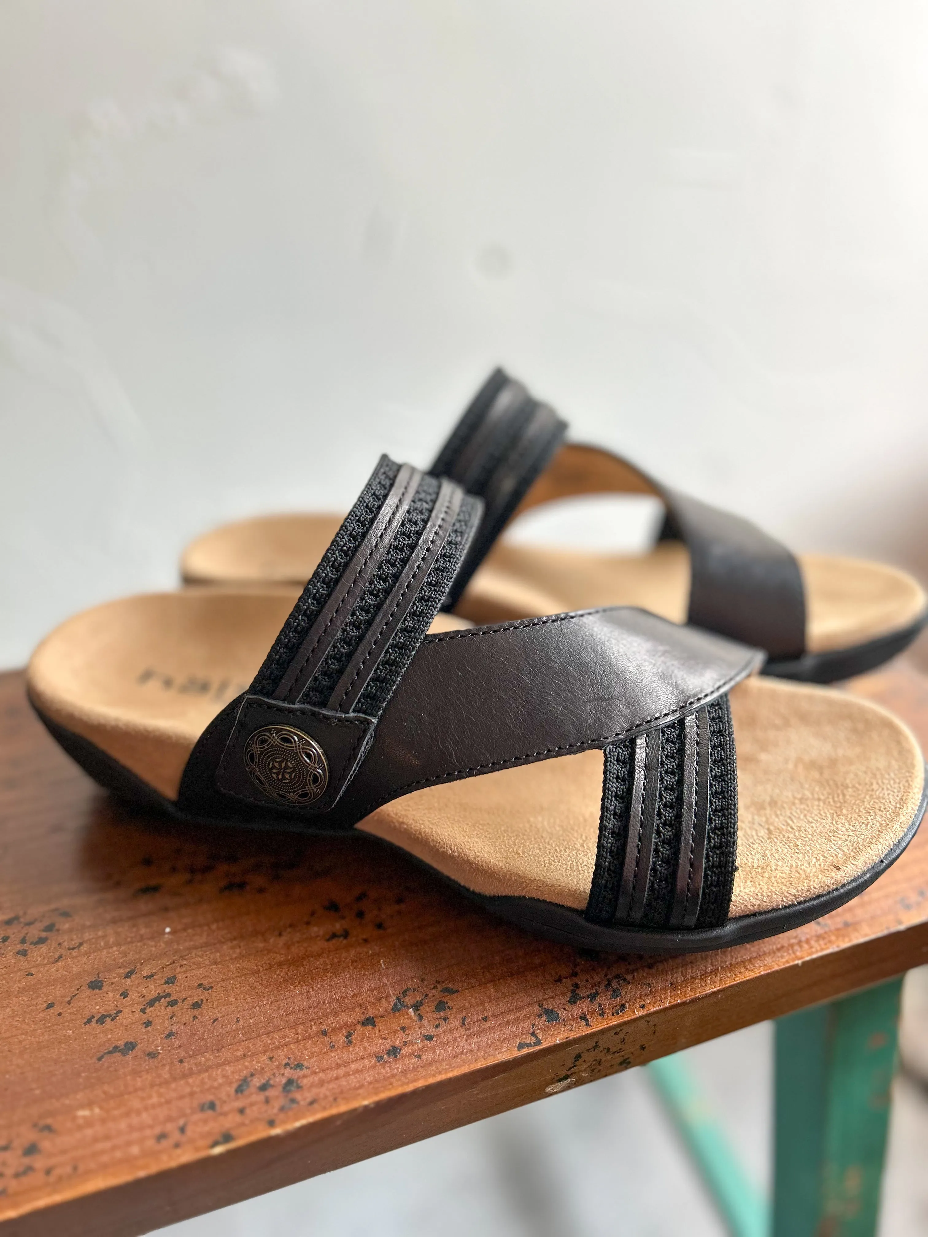 Desiree | Black