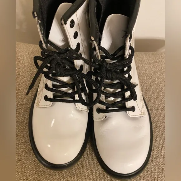Dr. Martens Combs Little Kid Boot in White Patent Leather