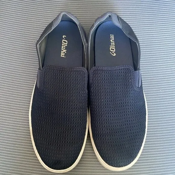 EC OluKai Lae'ahi Navy Slip on Shoes - Size 10