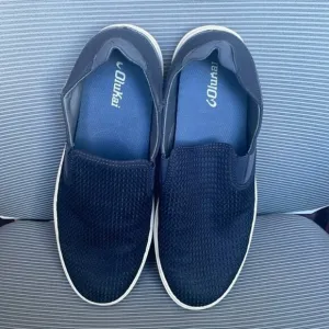 EC OluKai Lae'ahi Navy Slip on Shoes - Size 10