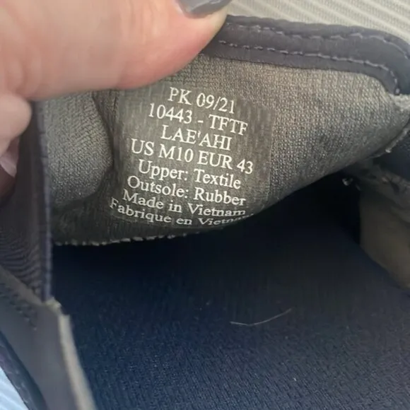 EC OluKai Lae'ahi Navy Slip on Shoes - Size 10
