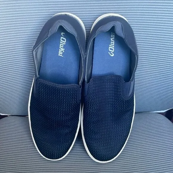 EC OluKai Lae'ahi Navy Slip on Shoes - Size 10