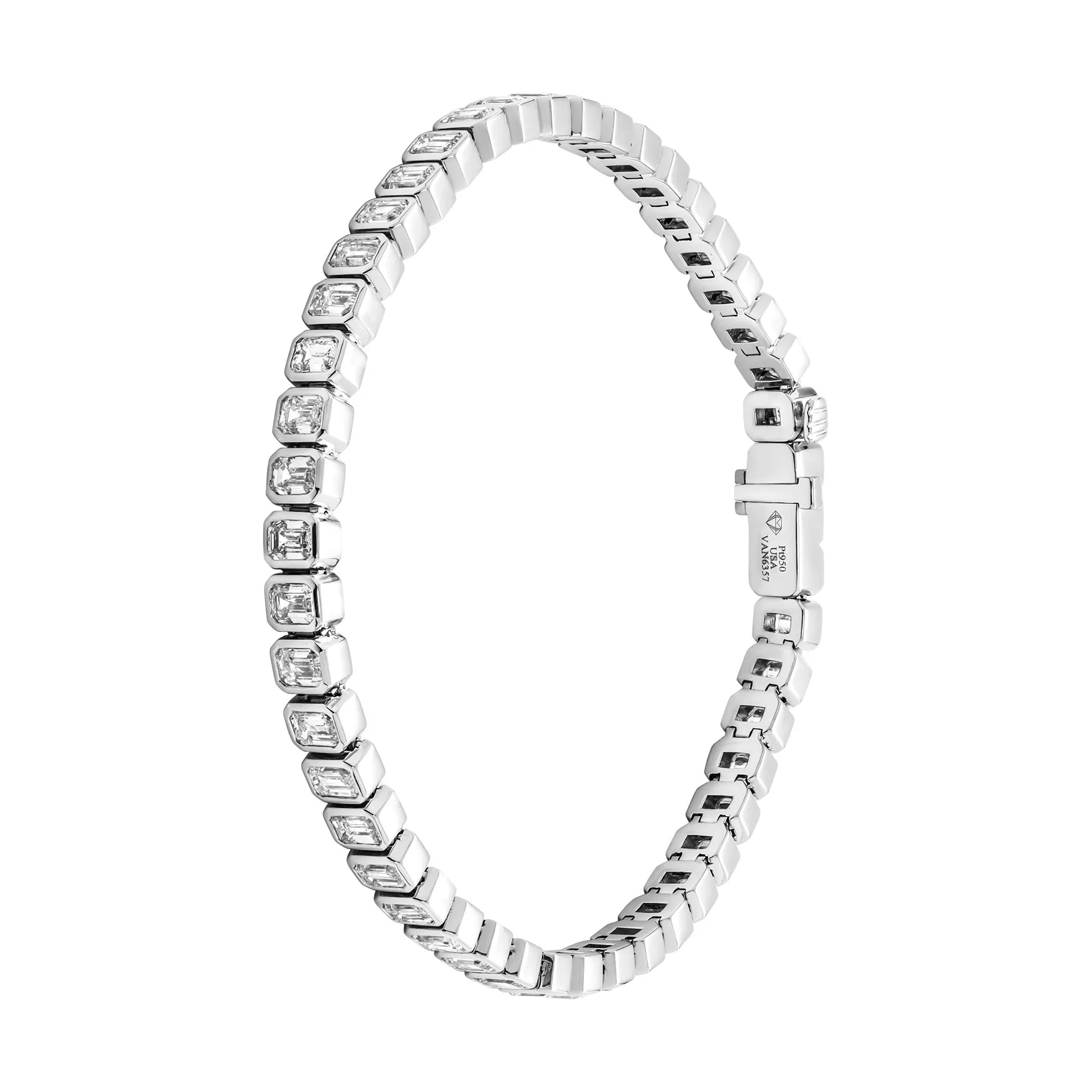 Emerald cut diamond Bezel bracelet in Platinum