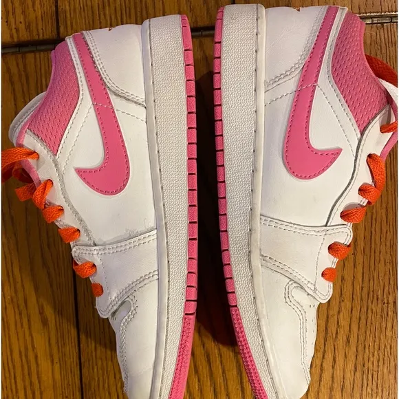 EUC Nike Jordan Boy’s Air Jordan 1 Low’s (big kid) size 4Y, low cut top