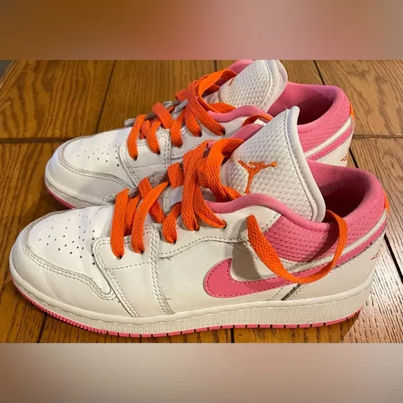 EUC Nike Jordan Boy’s Air Jordan 1 Low’s (big kid) size 4Y, low cut top
