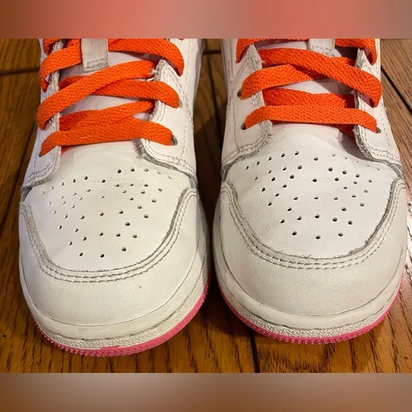 EUC Nike Jordan Boy’s Air Jordan 1 Low’s (big kid) size 4Y, low cut top