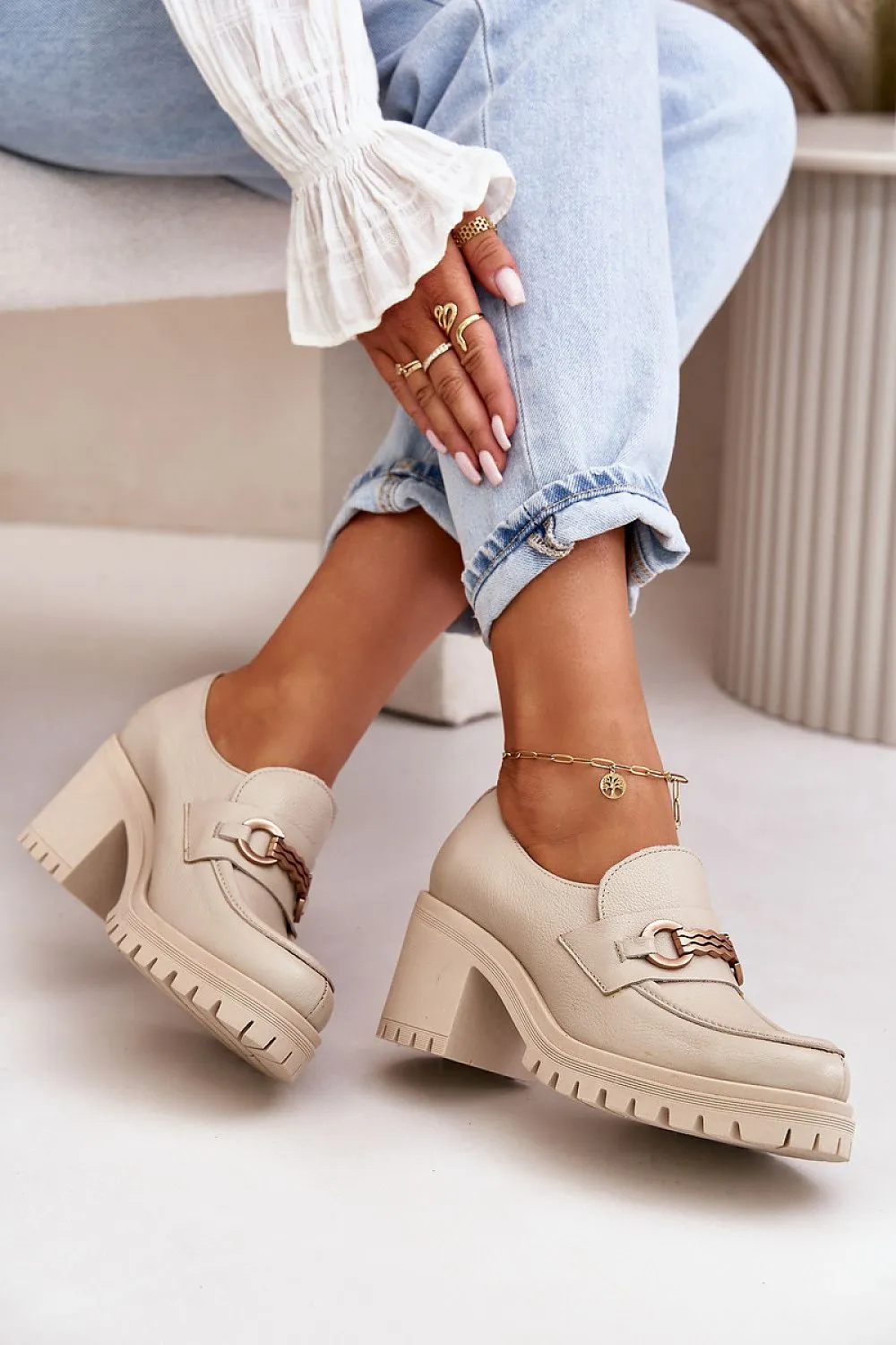 Heeled low shoes