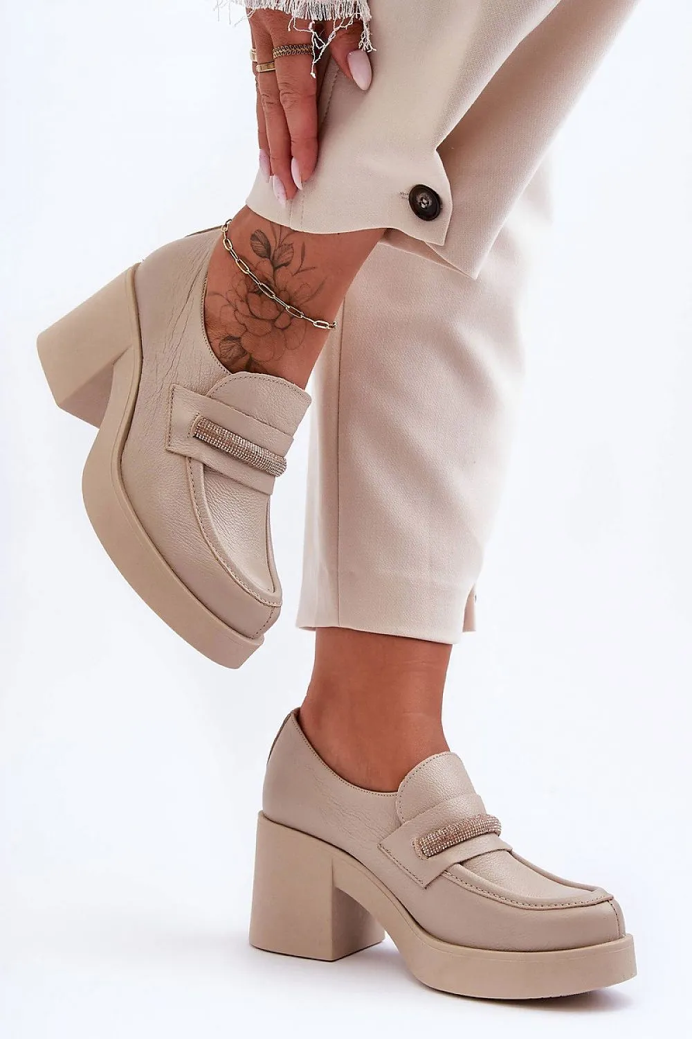 Heeled low shoes