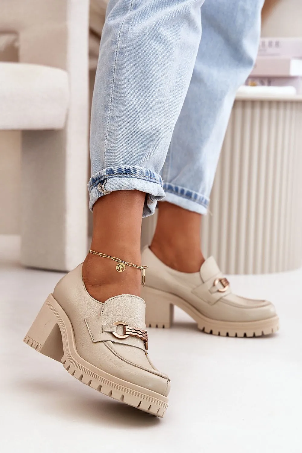 Heeled low shoes
