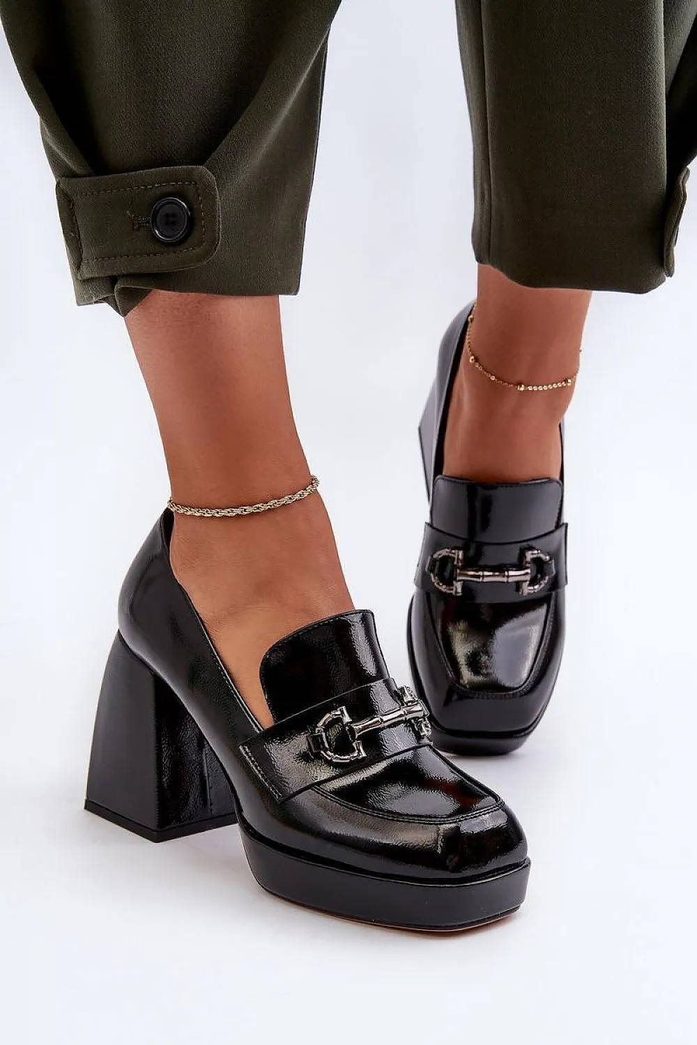 Heeled low shoes