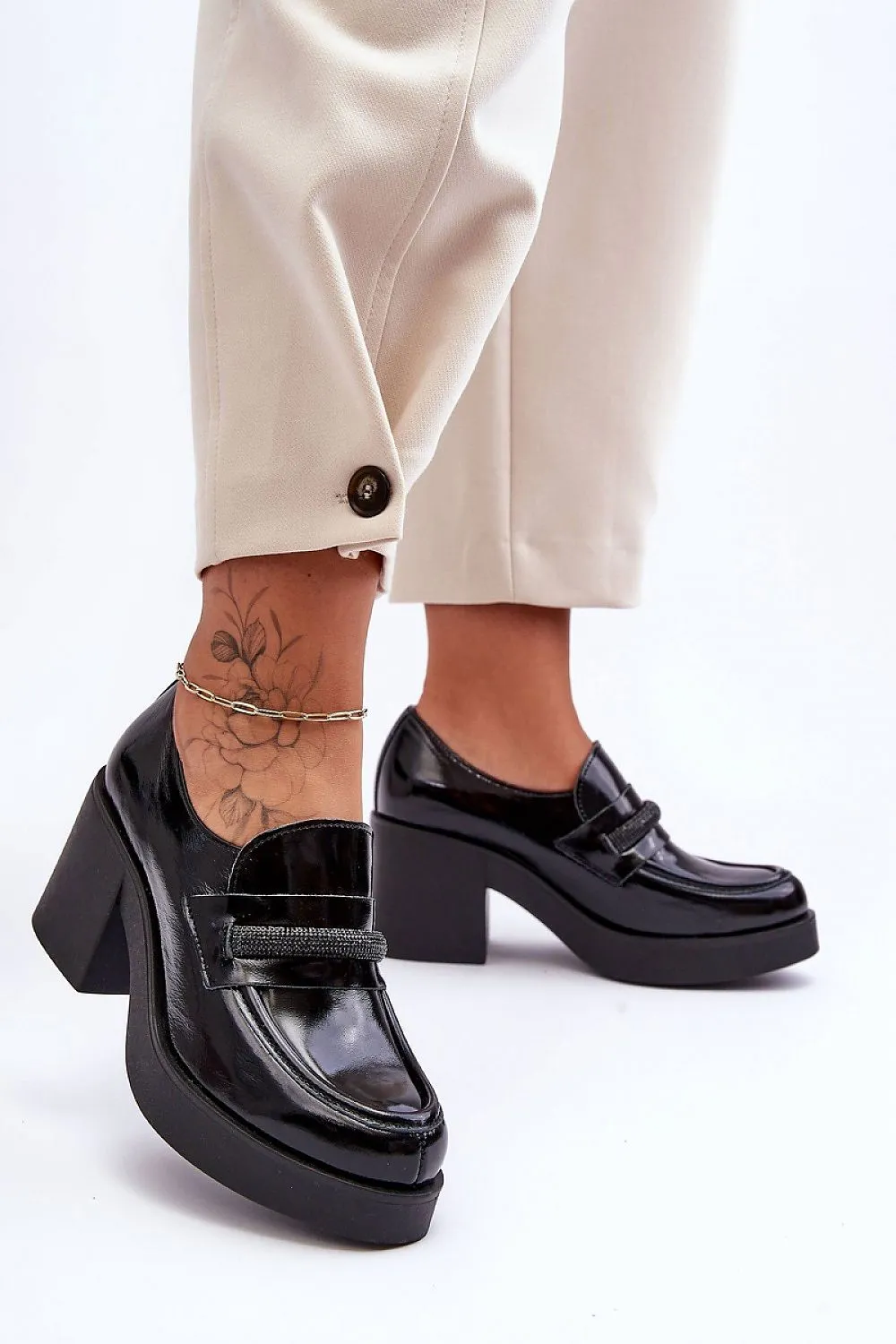 Heeled low shoes