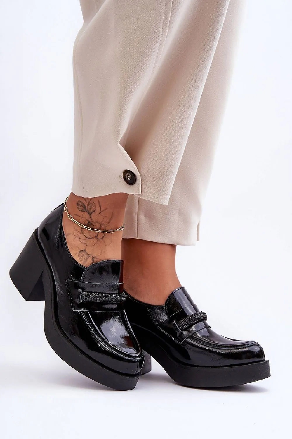Heeled low shoes