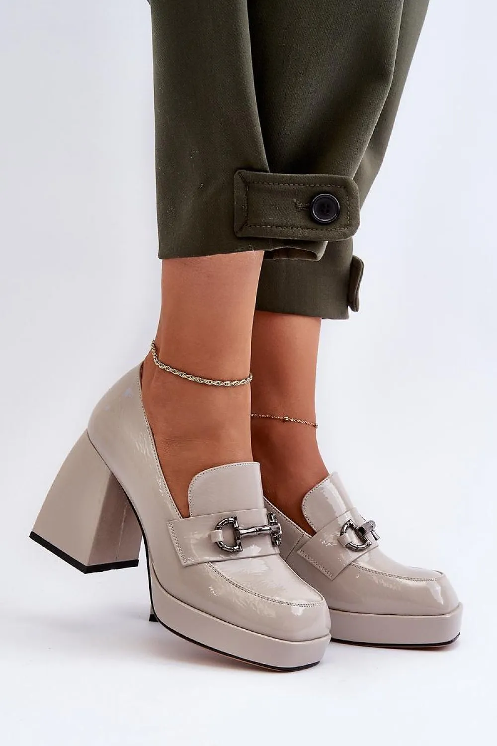 Heeled low shoes