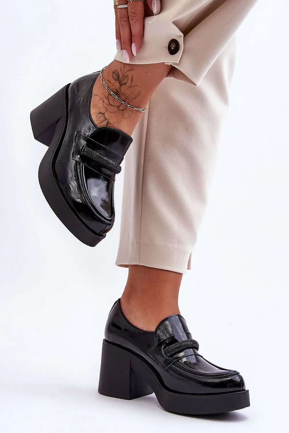 Heeled low shoes