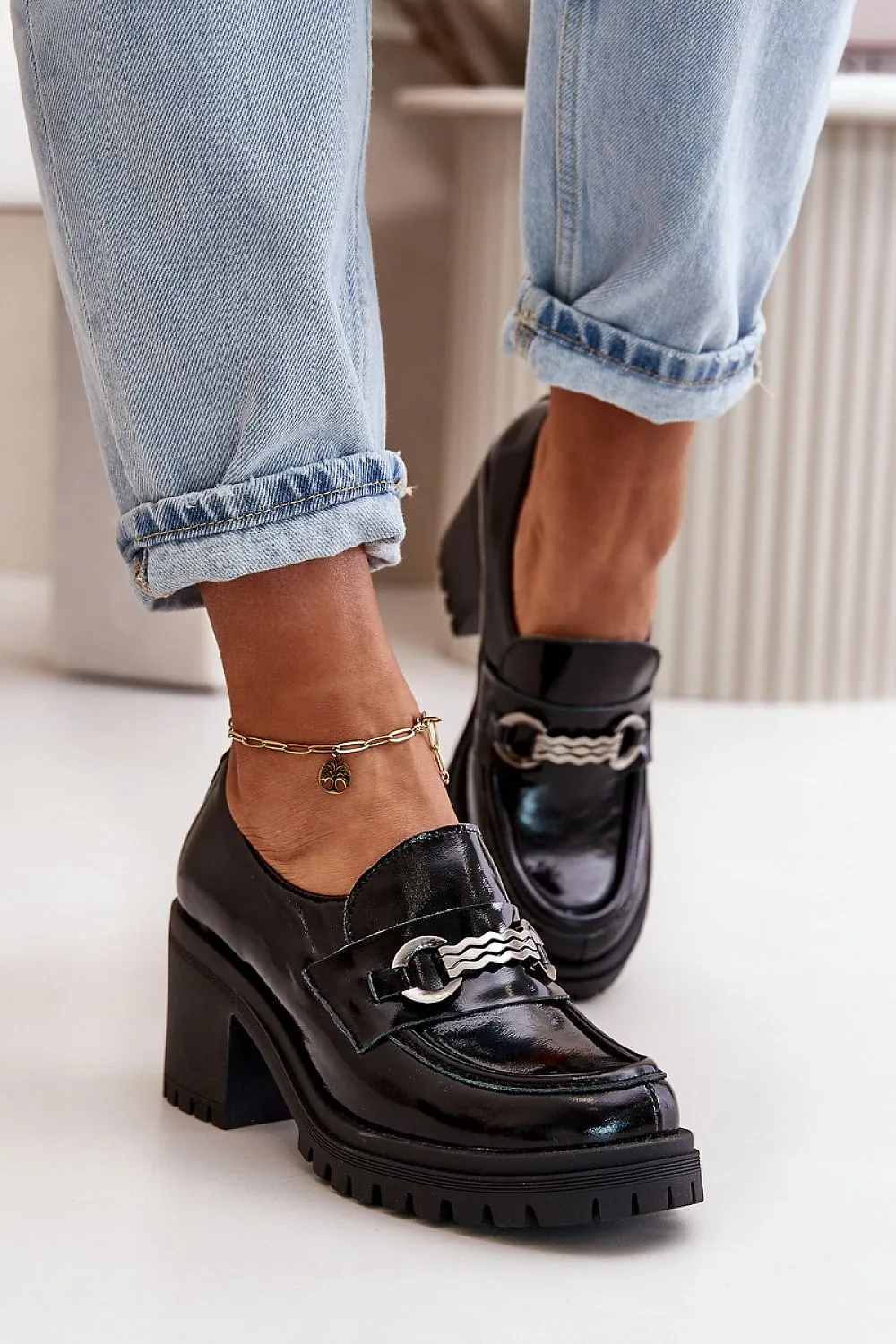 Heeled low shoes