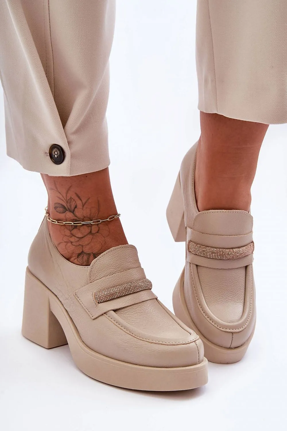Heeled low shoes