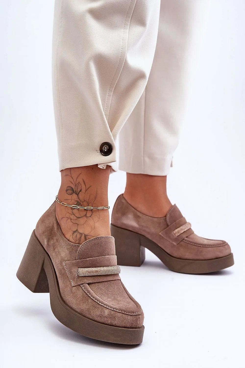 Heeled low shoes