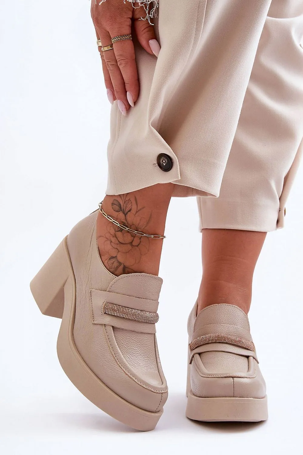 Heeled low shoes