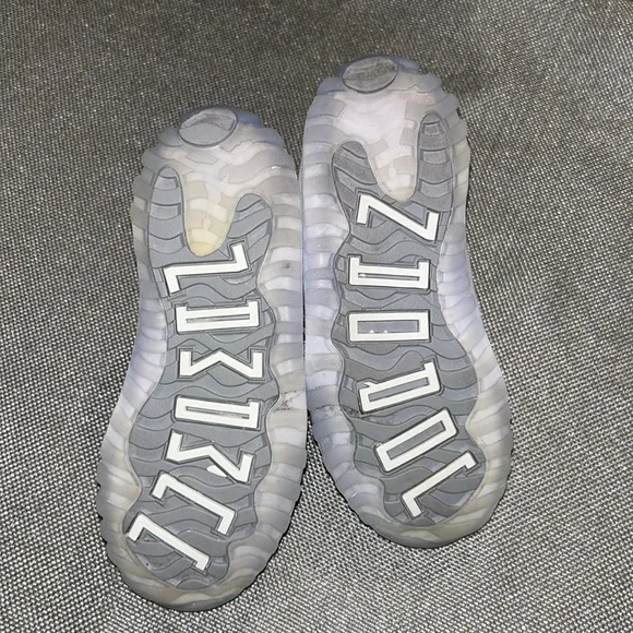 Jordan 11 Retro Low Cement Grey size 10c