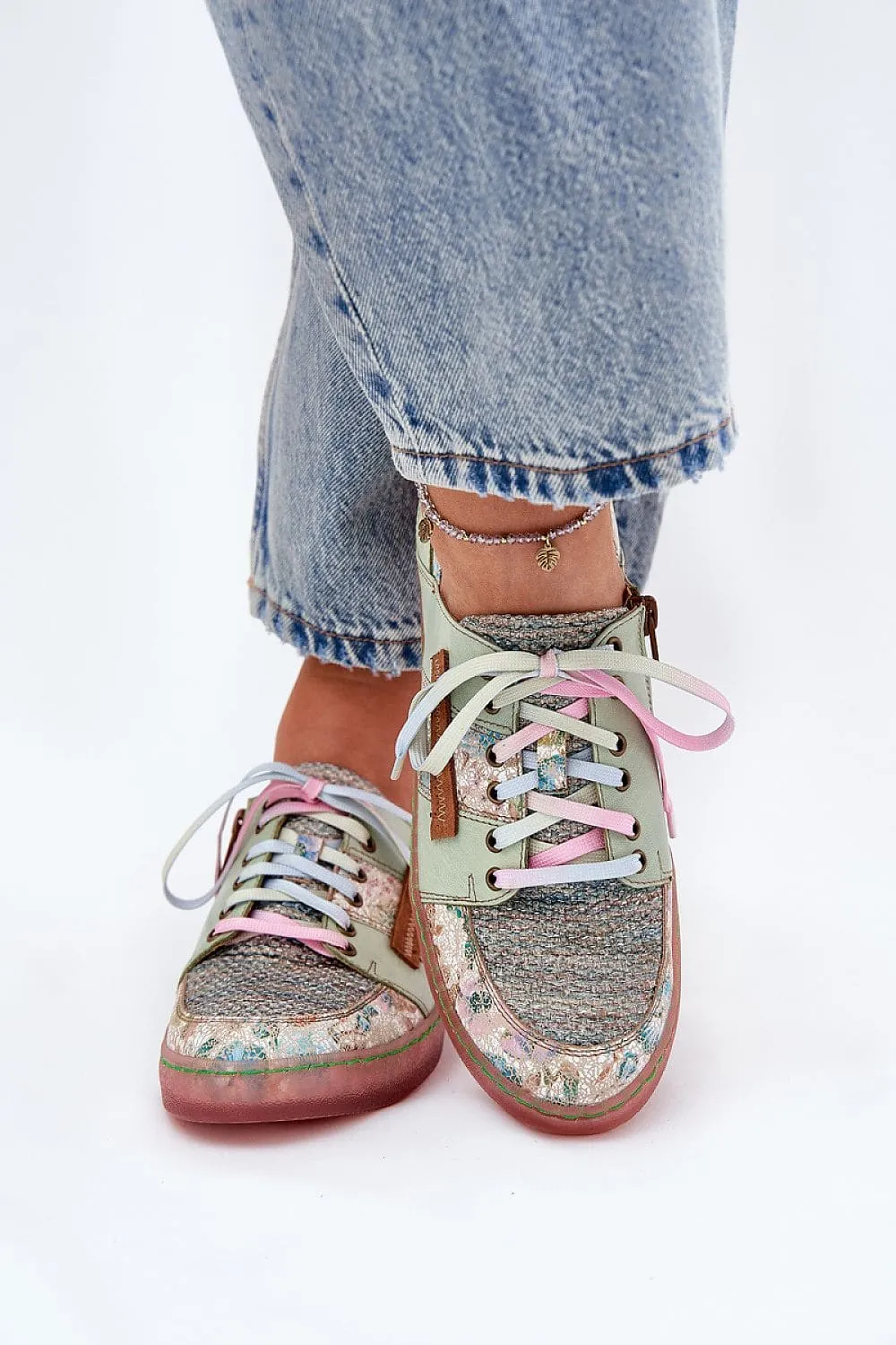 Low Shoes Step in style