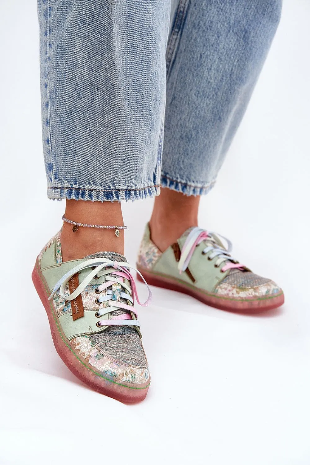 Low Shoes Step in style