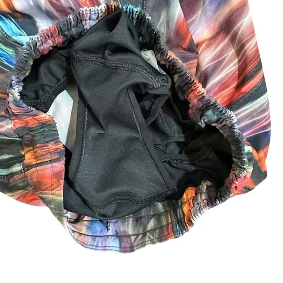 Lululemon Black Multi Hotty Hot Short ll Tall 4” Chroma Fusion Multi/Black
