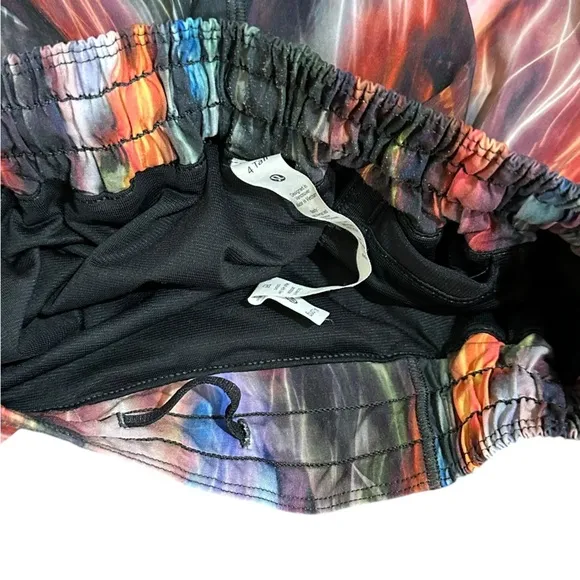 Lululemon Black Multi Hotty Hot Short ll Tall 4” Chroma Fusion Multi/Black