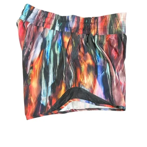 Lululemon Black Multi Hotty Hot Short ll Tall 4” Chroma Fusion Multi/Black