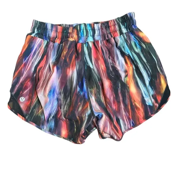 Lululemon Black Multi Hotty Hot Short ll Tall 4” Chroma Fusion Multi/Black