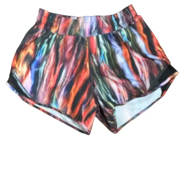 Lululemon Black Multi Hotty Hot Short ll Tall 4” Chroma Fusion Multi/Black