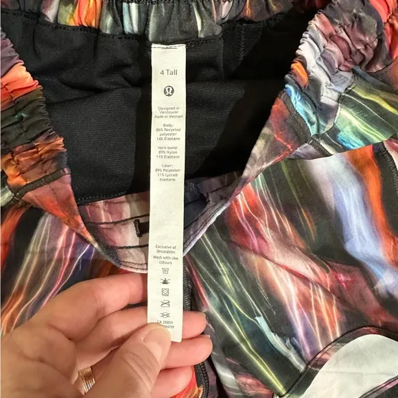 Lululemon Black Multi Hotty Hot Short ll Tall 4” Chroma Fusion Multi/Black