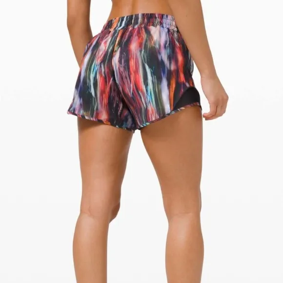 Lululemon Black Multi Hotty Hot Short ll Tall 4” Chroma Fusion Multi/Black
