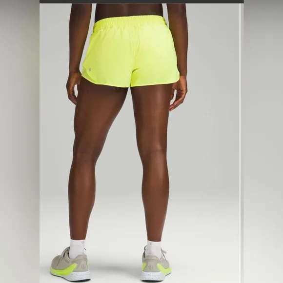 💛LULULEMON 💛 Hotty Hot Low-Rise Lined Short 2.5&quot;Electric Lemon EUC