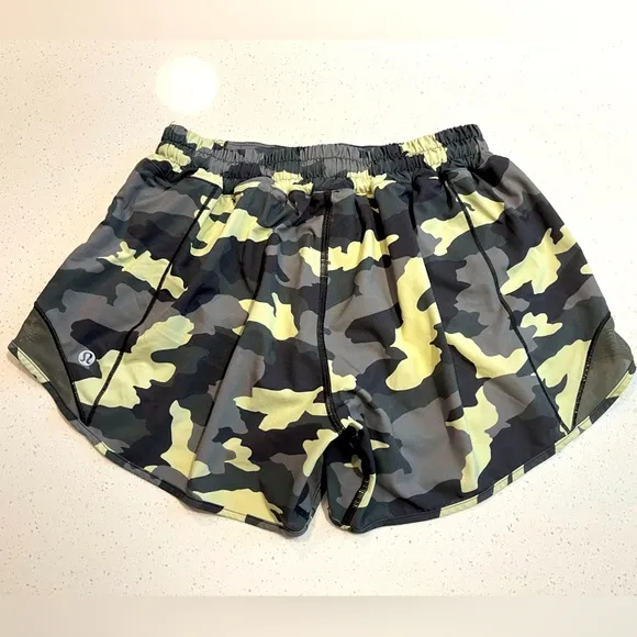 Lululemon Hotty Hot Low Rise Short 4&quot; Heritage 365 Camo Crispin Green Multi Sz 6