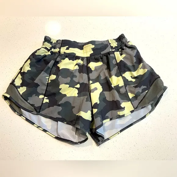 Lululemon Hotty Hot Low Rise Short 4&quot; Heritage 365 Camo Crispin Green Multi Sz 6