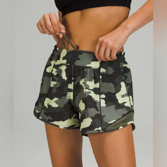 Lululemon Hotty Hot Low Rise Short 4&quot; Heritage 365 Camo Crispin Green Multi Sz 6