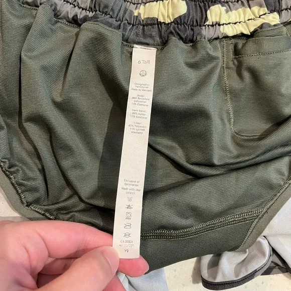 Lululemon Hotty Hot Low Rise Short 4&quot; Heritage 365 Camo Crispin Green Multi Sz 6