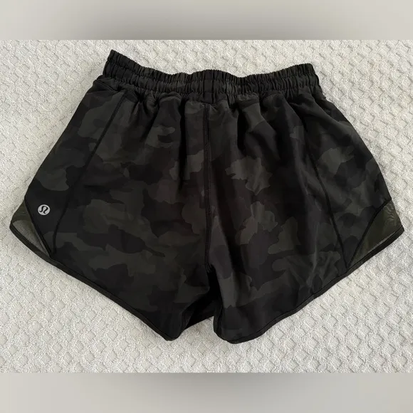 Lululemon Hotty Hot Low Rise Short 4&quot; Heritage 365 Camo Dark Olive Multi 4 Tall