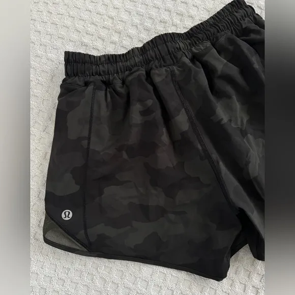Lululemon Hotty Hot Low Rise Short 4&quot; Heritage 365 Camo Dark Olive Multi 4 Tall