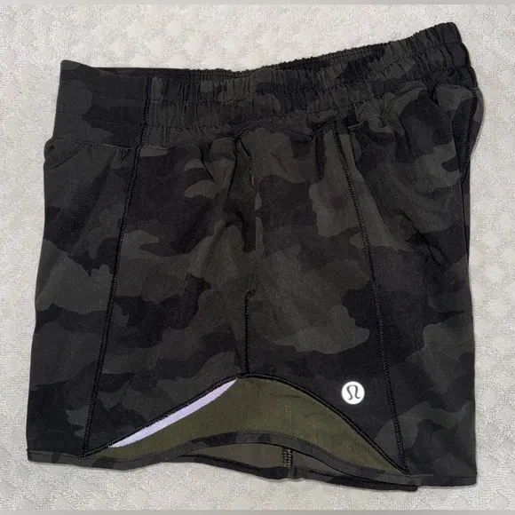 Lululemon Hotty Hot Low Rise Short 4&quot; Heritage 365 Camo Dark Olive Multi 4 Tall