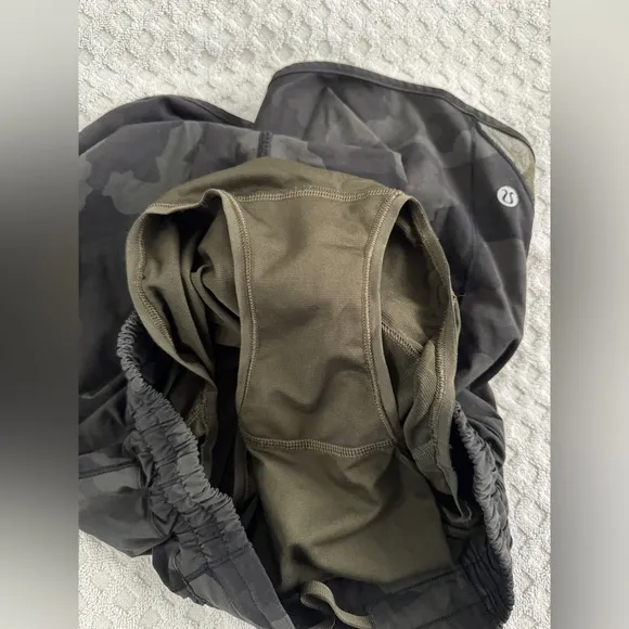 Lululemon Hotty Hot Low Rise Short 4&quot; Heritage 365 Camo Dark Olive Multi 4 Tall